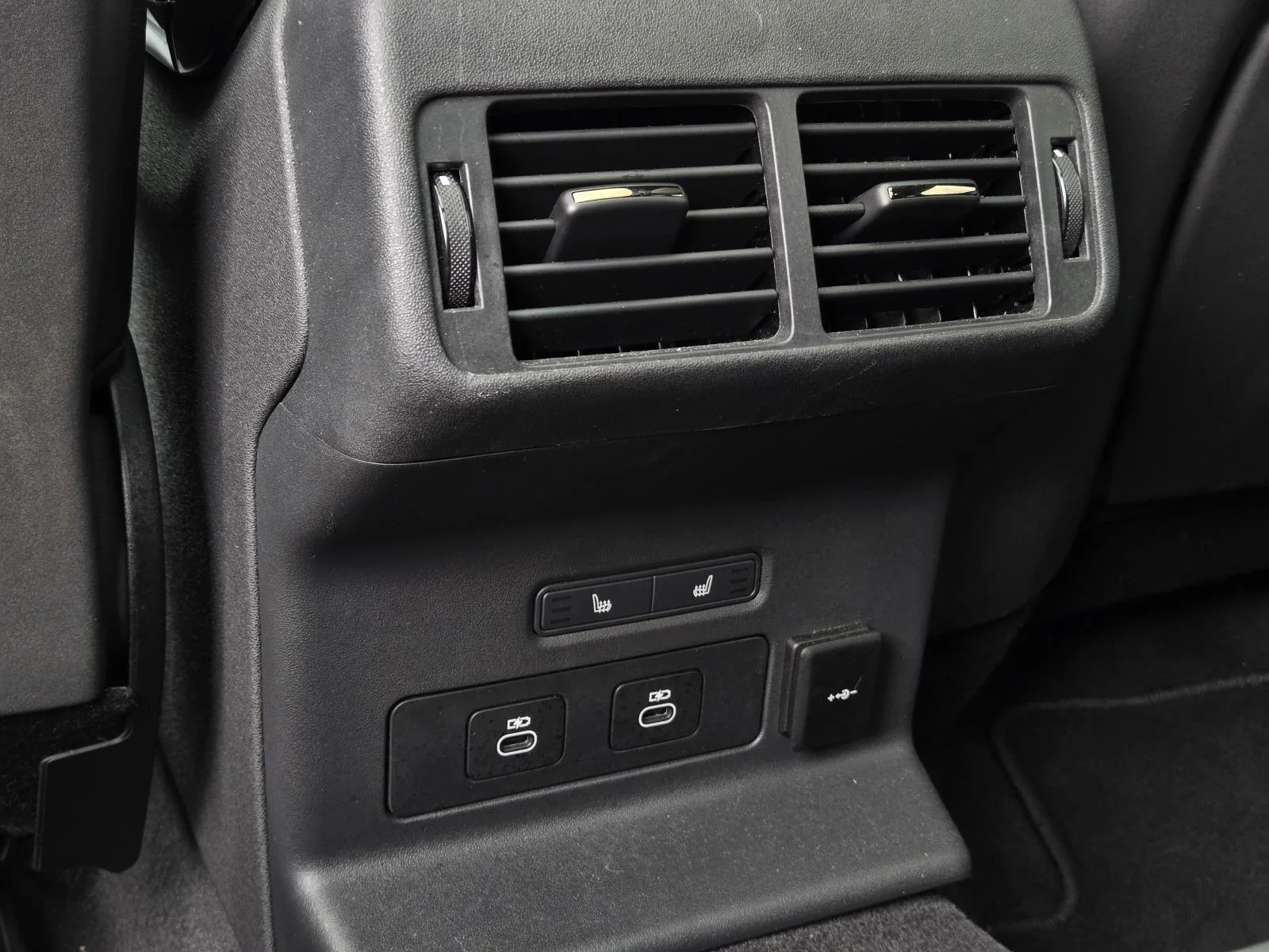 Used 2025 Santorini Black Metallic Land Rover Dynamic SE image 37