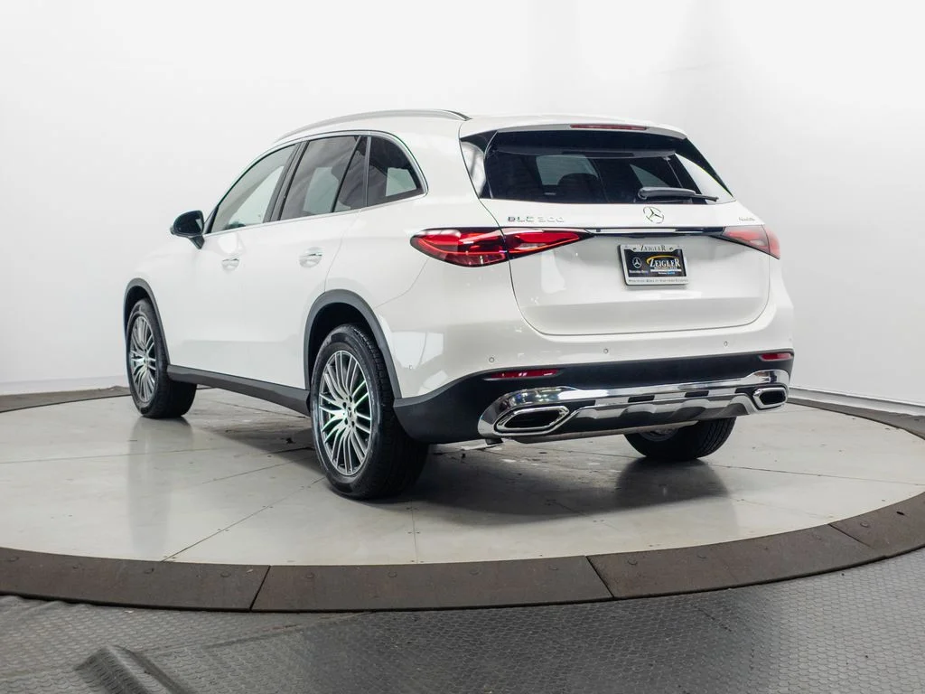 Certified Used 2026 Polar White Mercedes-Benz GLC 300 image 29