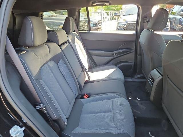 New 2026 Diamond Black Crystal Pearl-Coat Exterior Paint Jeep Laredo image 15
