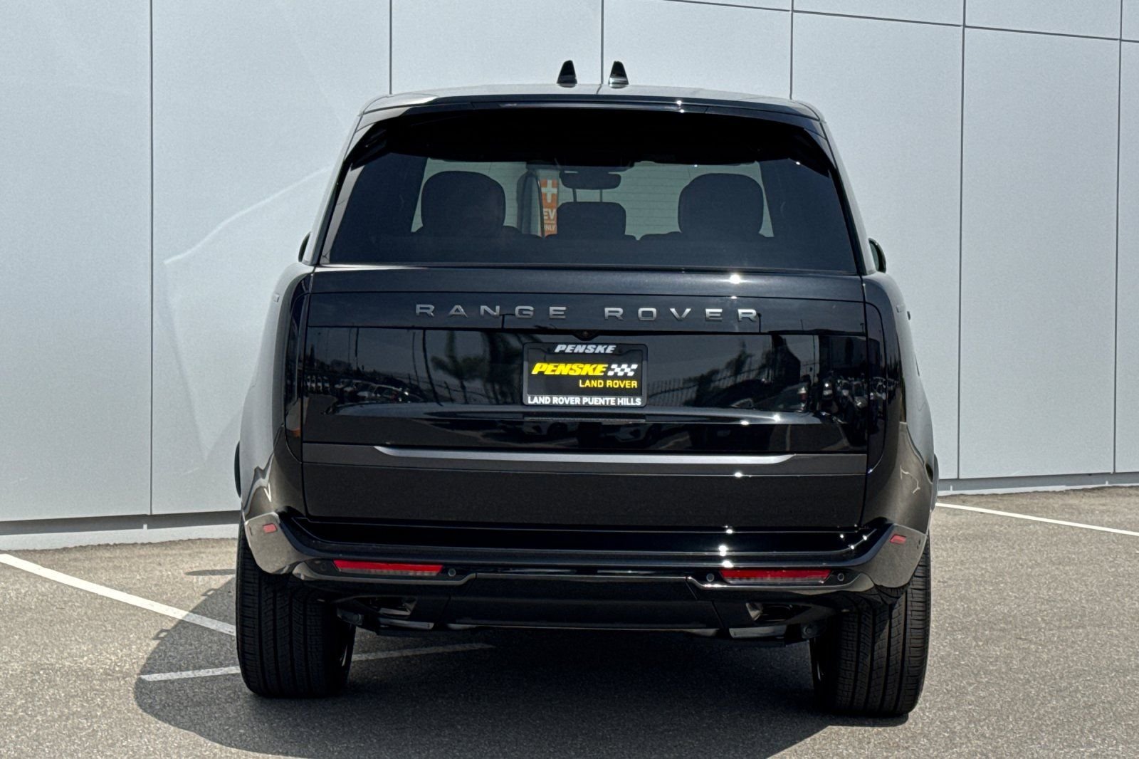 New 2026 Santorini Black Land Rover SE image 4