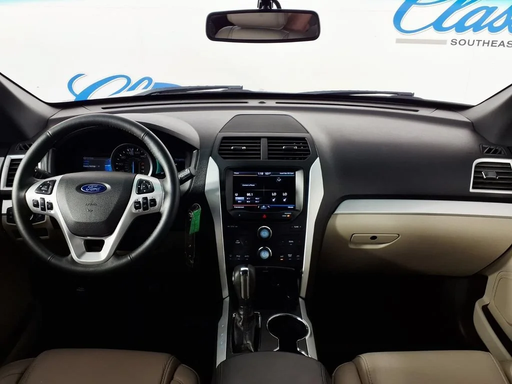 Used 2015 White Platinum Ford XLT image 15