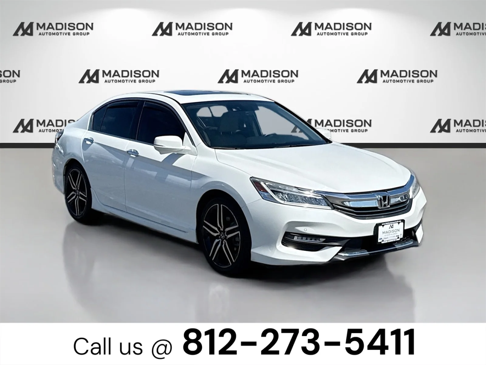Used 2017 White Honda Touring image 3