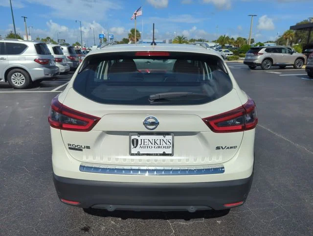 Used 2022 White Nissan SV image 7