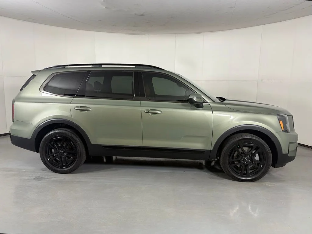Used 2024 Green Kia EX X-Line image 9