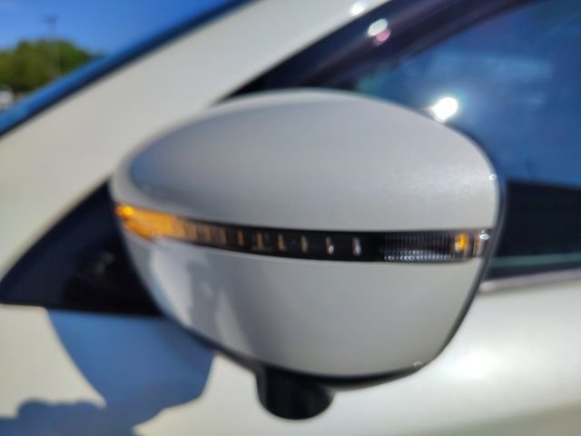 Used 2020 White Nissan Platinum image 11
