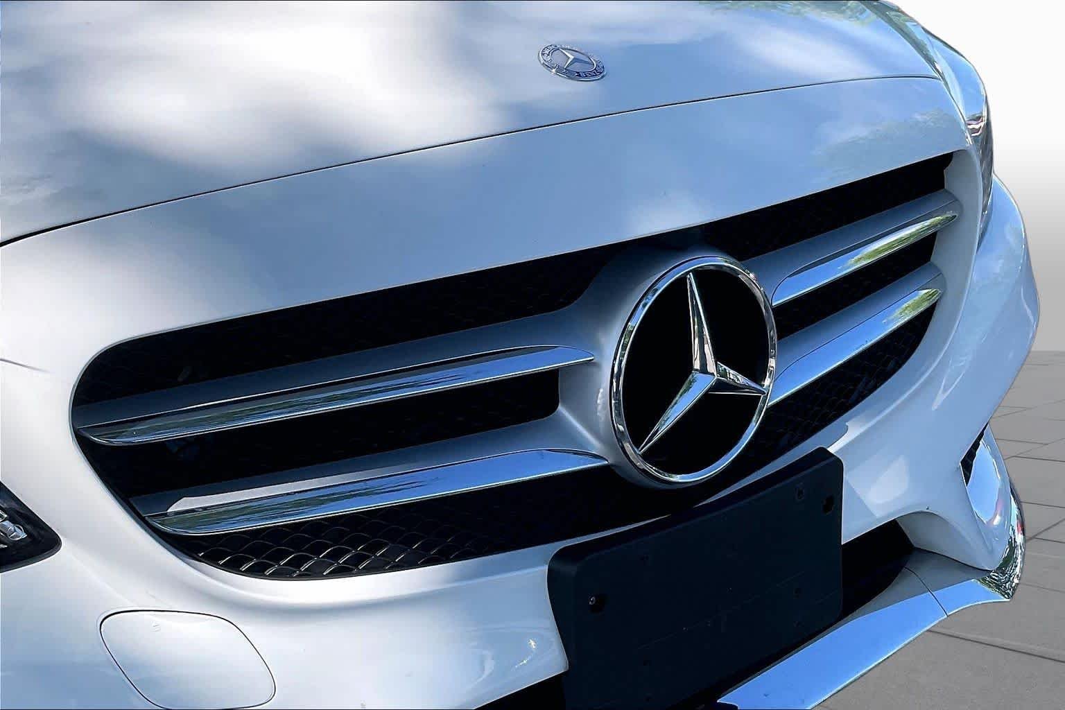 Used 2017 Polar White Mercedes-Benz C 300 image 31