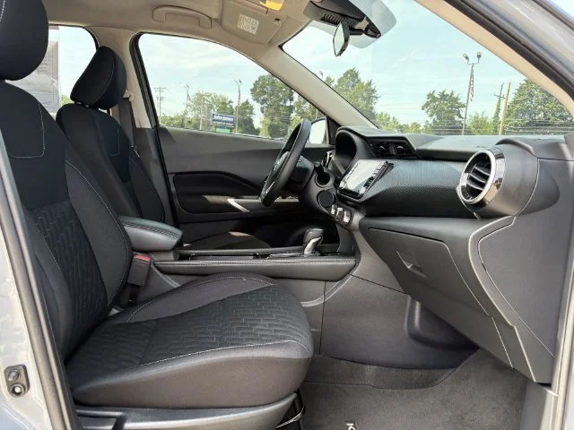 Used 2024 Gray Nissan SV image 13