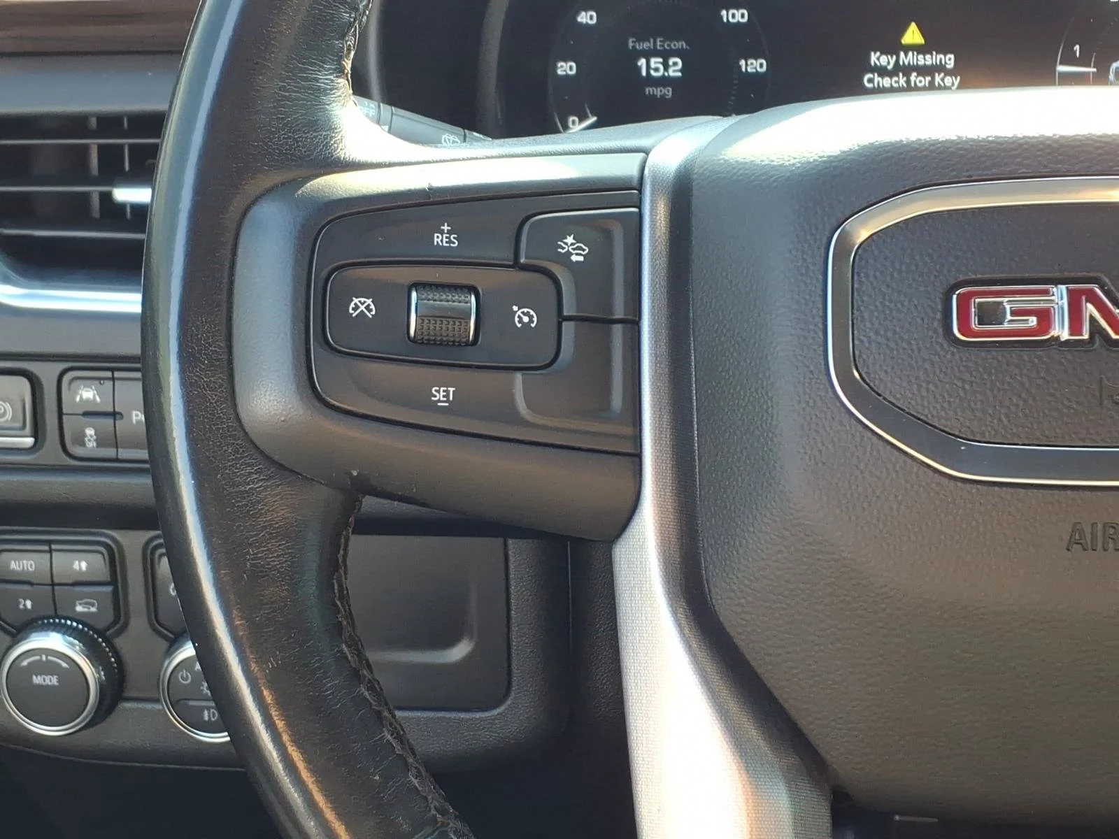Used 2022 Onyx Black GMC SLE image 16