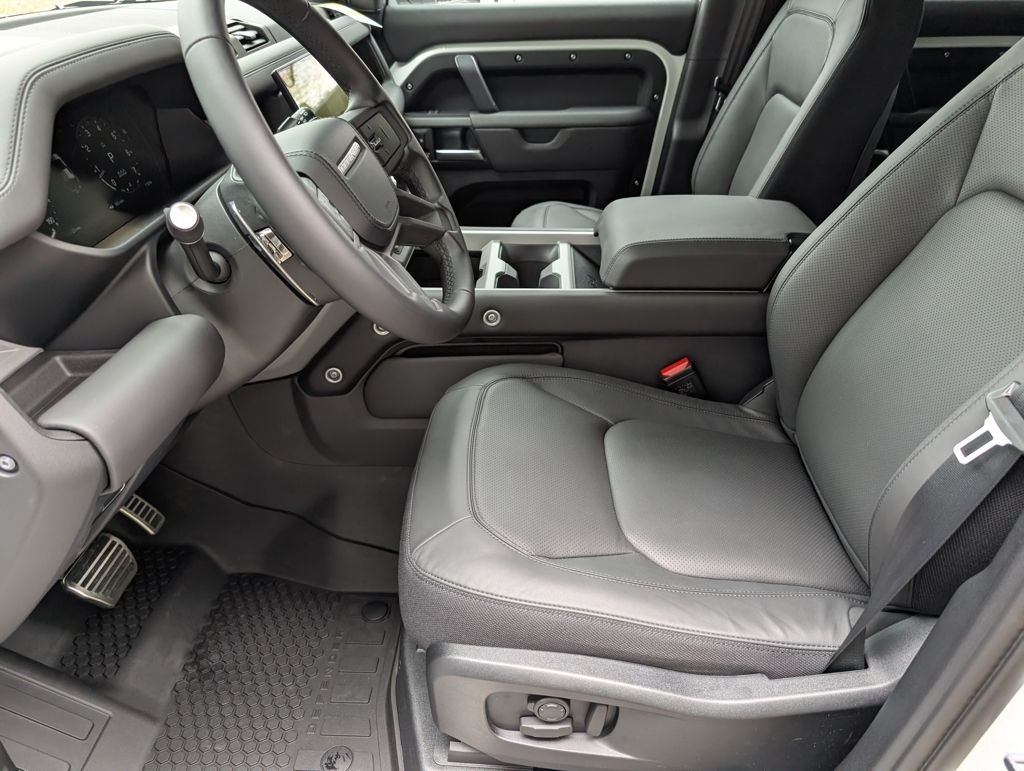 New 2026 Fuji White Land Rover V8 image 28