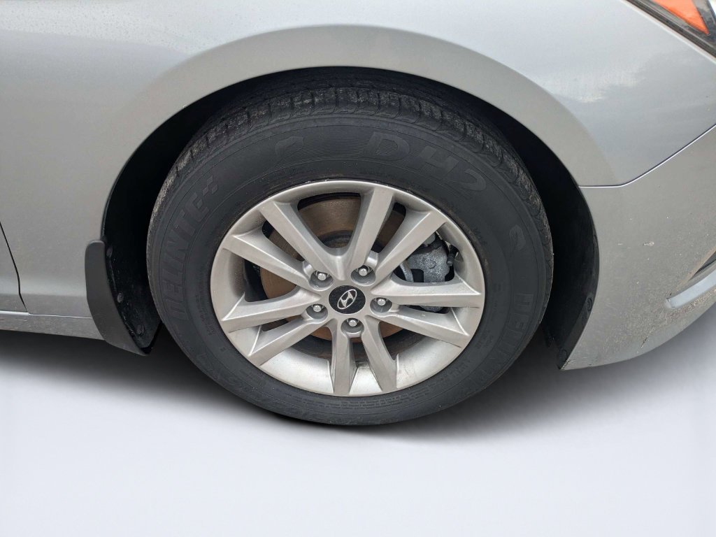 Used 2015 Gray Hyundai SE image 14