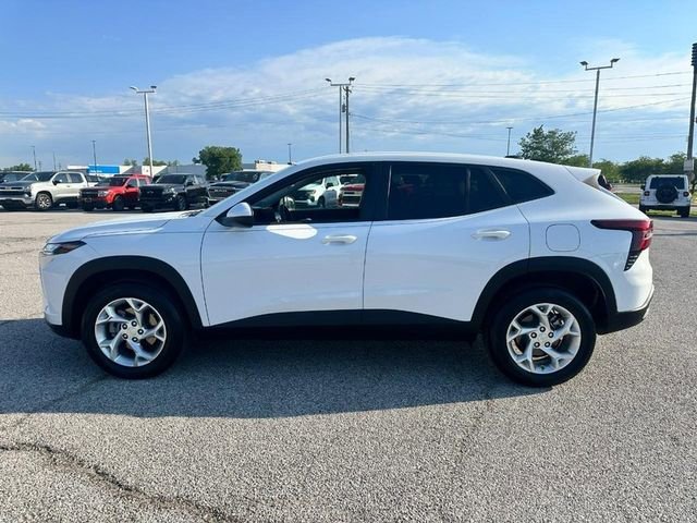 Used 2025 Summit White Chevrolet LS image 2