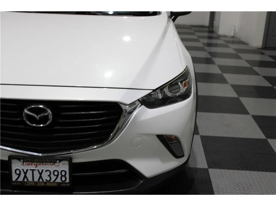 Used 2017 Crystal White Pearl Mica Mazda Touring image 8