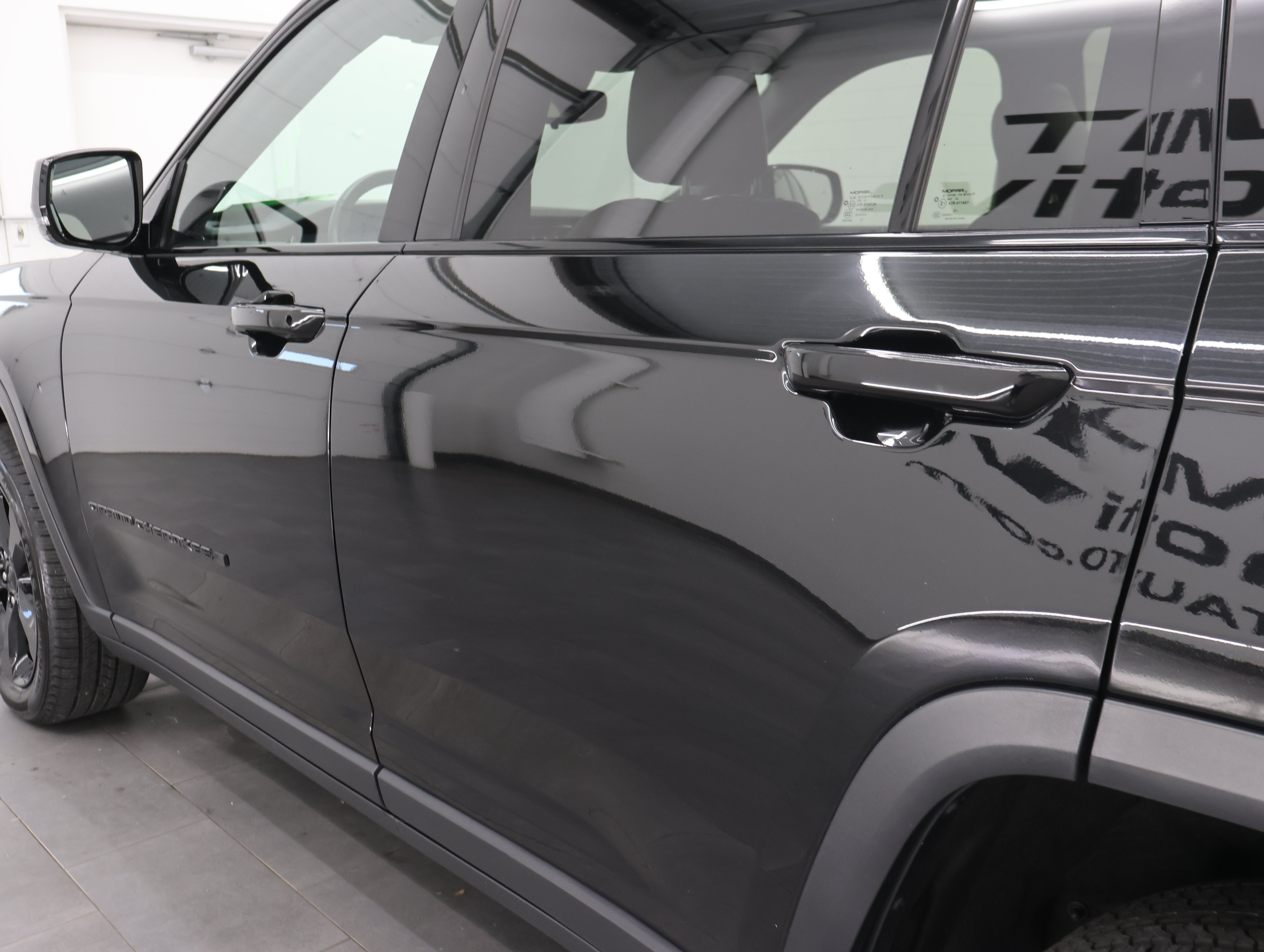 Used 2023 Diamond Black Crystal Pearlcoat Jeep 4x4 Altitude: ALTITUDE-4WD-MOON-HEATED SEATS-NEW TIRES-BACKUP CAM-1 OWNER image 34