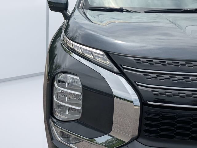 Used 2024 Gray Mitsubishi SE image 9