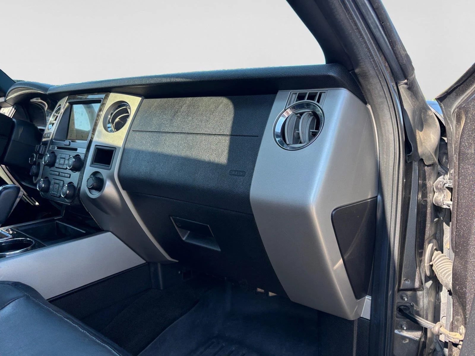 Used 2016 Magnetic Ford Limited image 51
