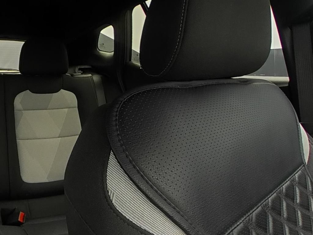 2025 Chevrolet Trax RS - Photo 11