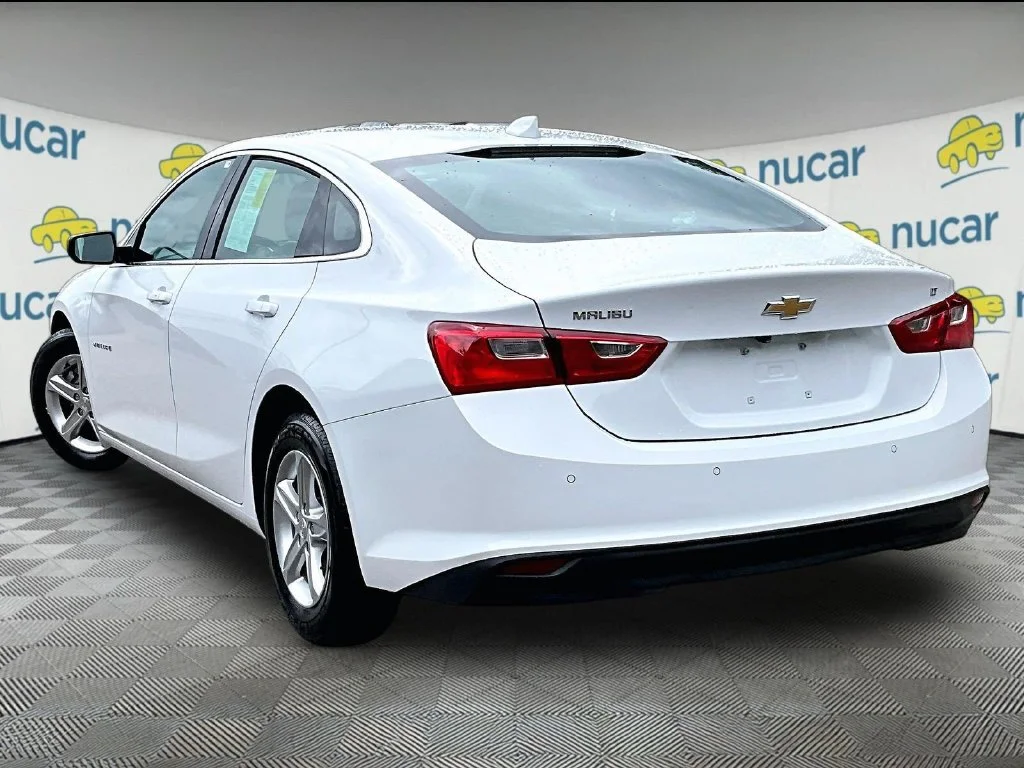 Used 2024 Summit White Chevrolet LT image 4