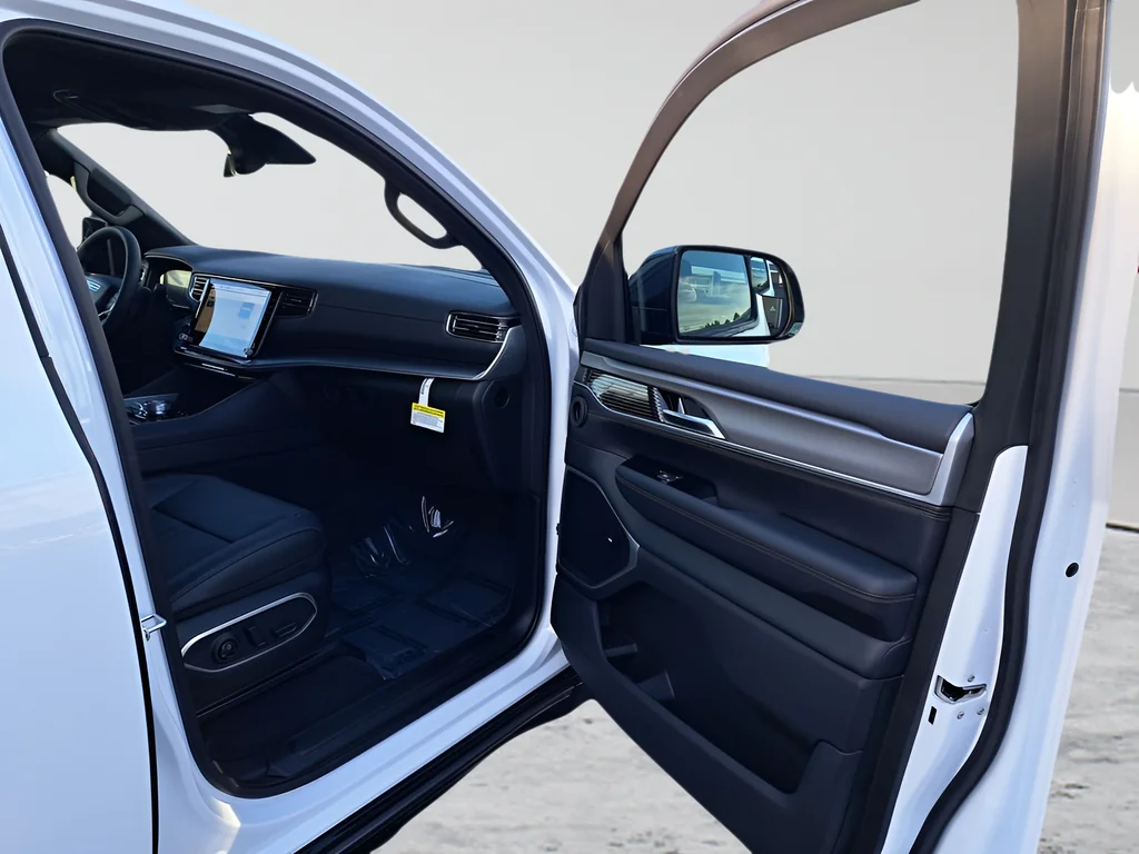 New 2026 Bright White Clear-Coat Exterior Paint Jeep Limited Altitude image 18