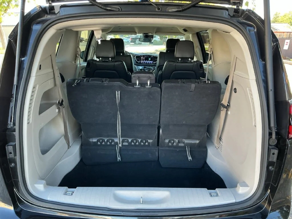 Used 2023 Black Chrysler Touring L image 28