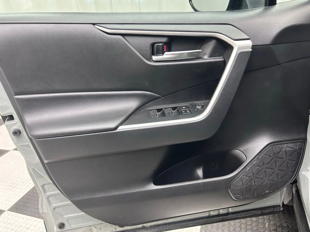 Used 2023  Toyota XLE image 10