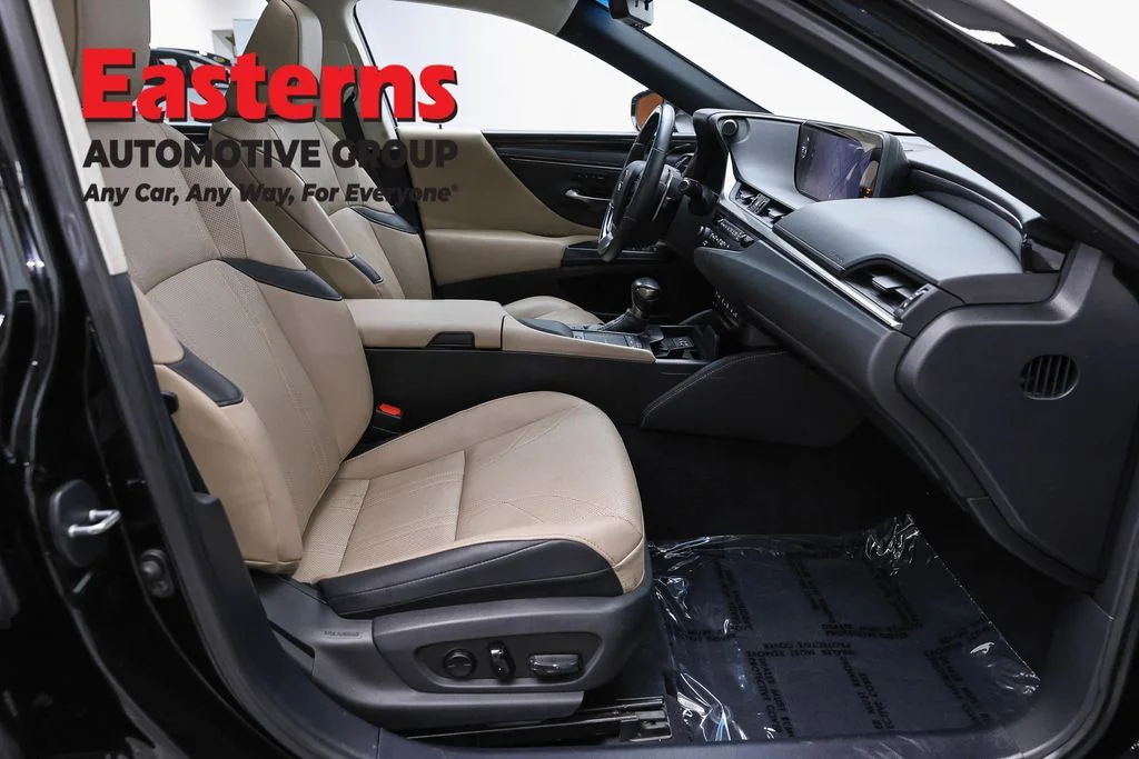 Used 2020 Black Lexus 350 Luxury image 27