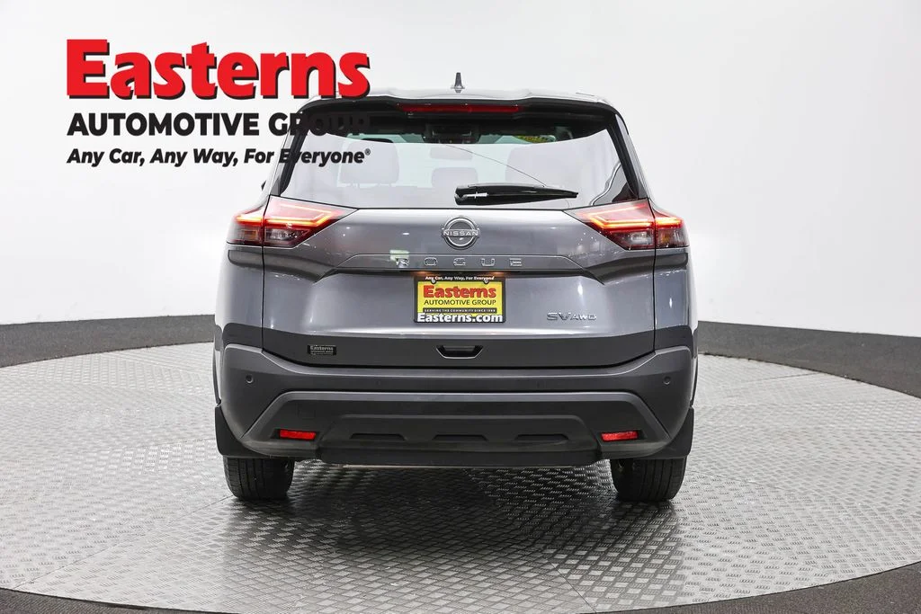Used 2023 Gray Nissan SV image 6