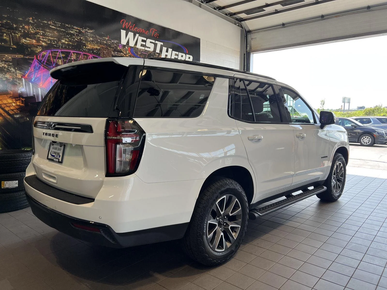 Used 2024 Summit White Chevrolet Z71 image 7