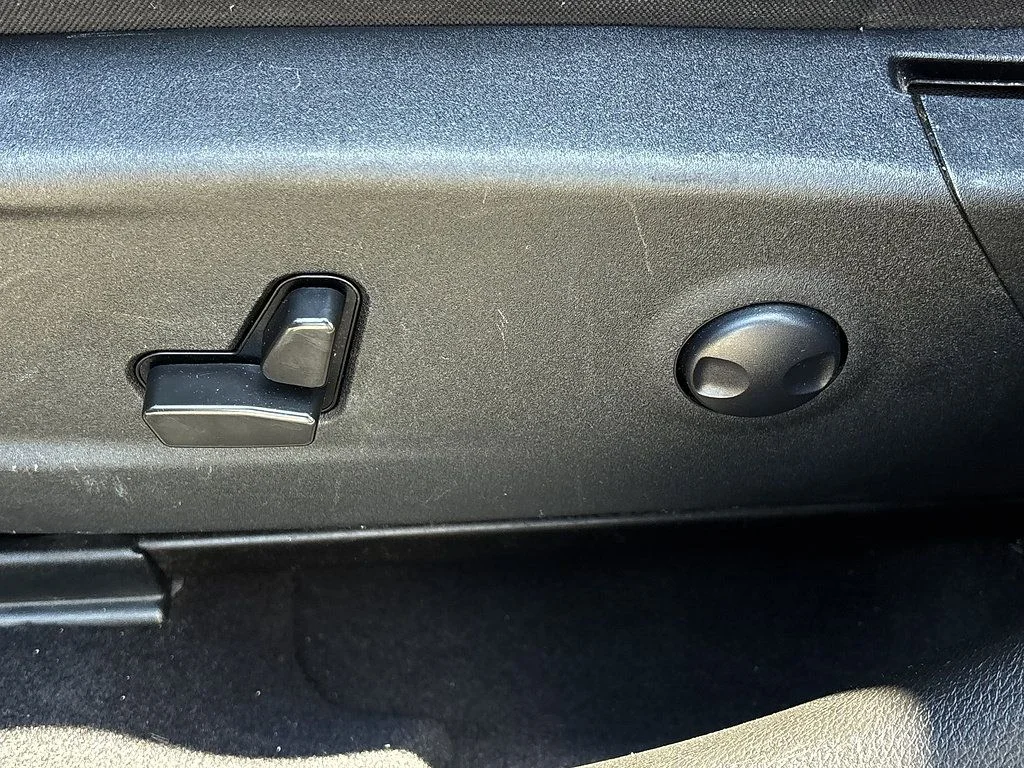 Used 2022 Black Dodge SXT image 11