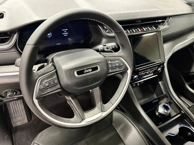 Used 2025 White Jeep Altitude X image 16