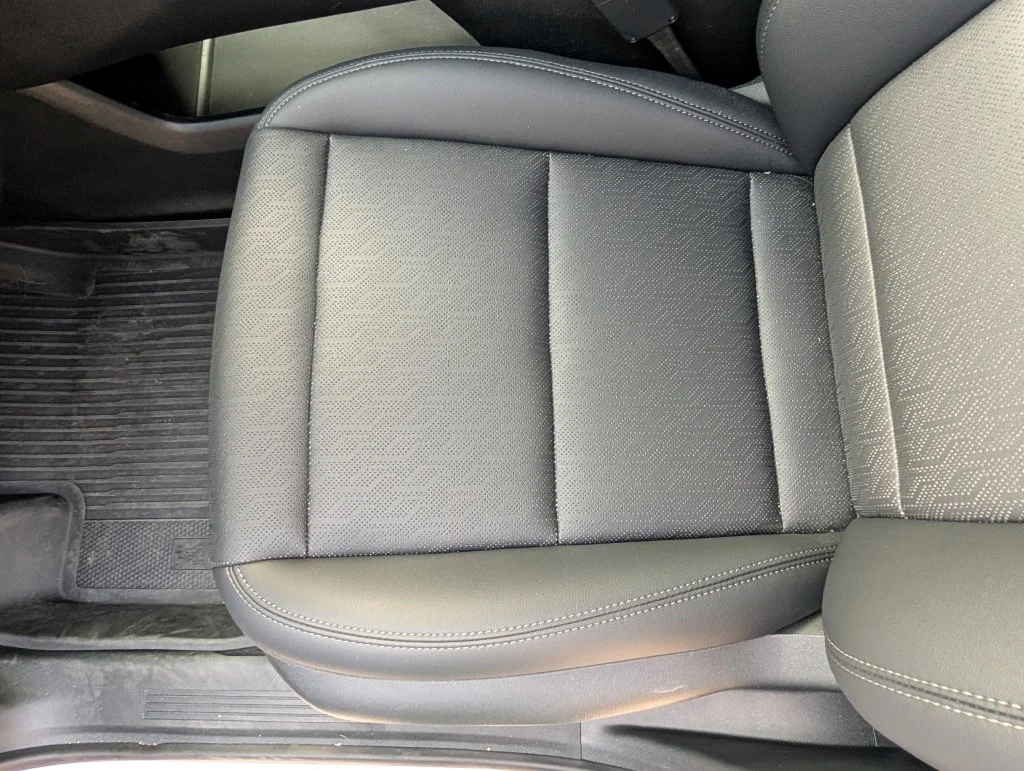 New 2027 Summit White Chevrolet LT image 10