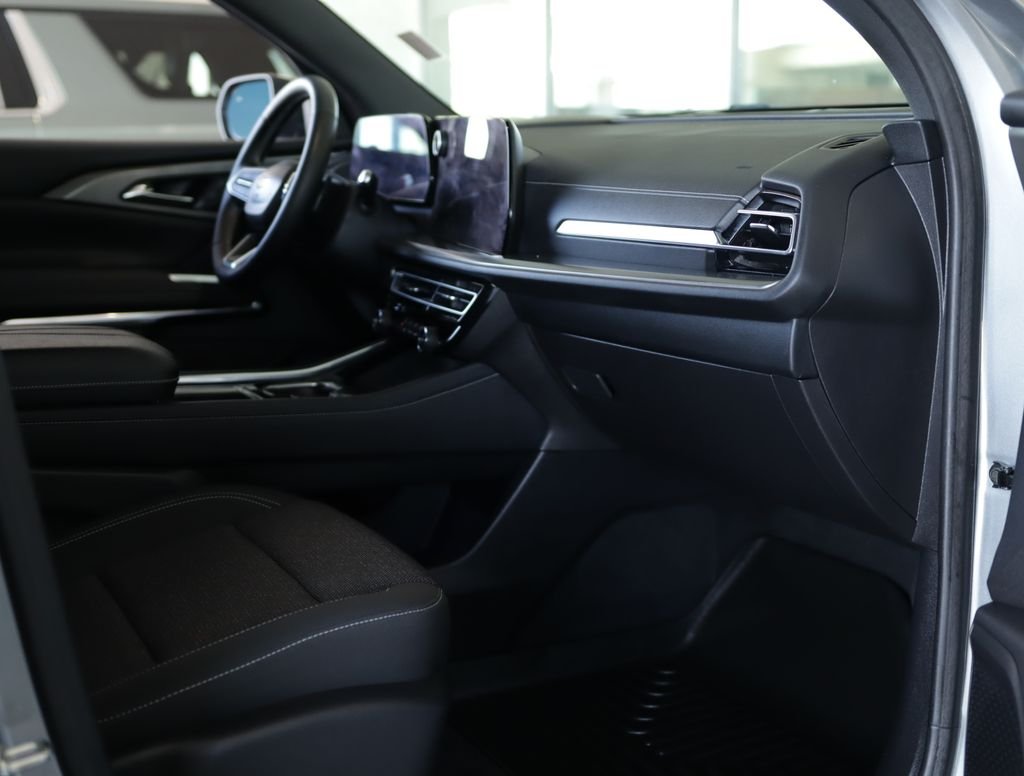 Used 2024 Gray Chevrolet LT image 33
