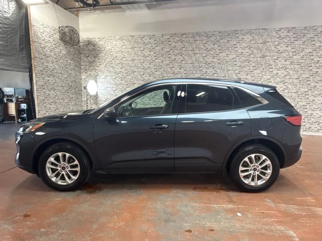 Used 2022 Blue Ford SE image 4