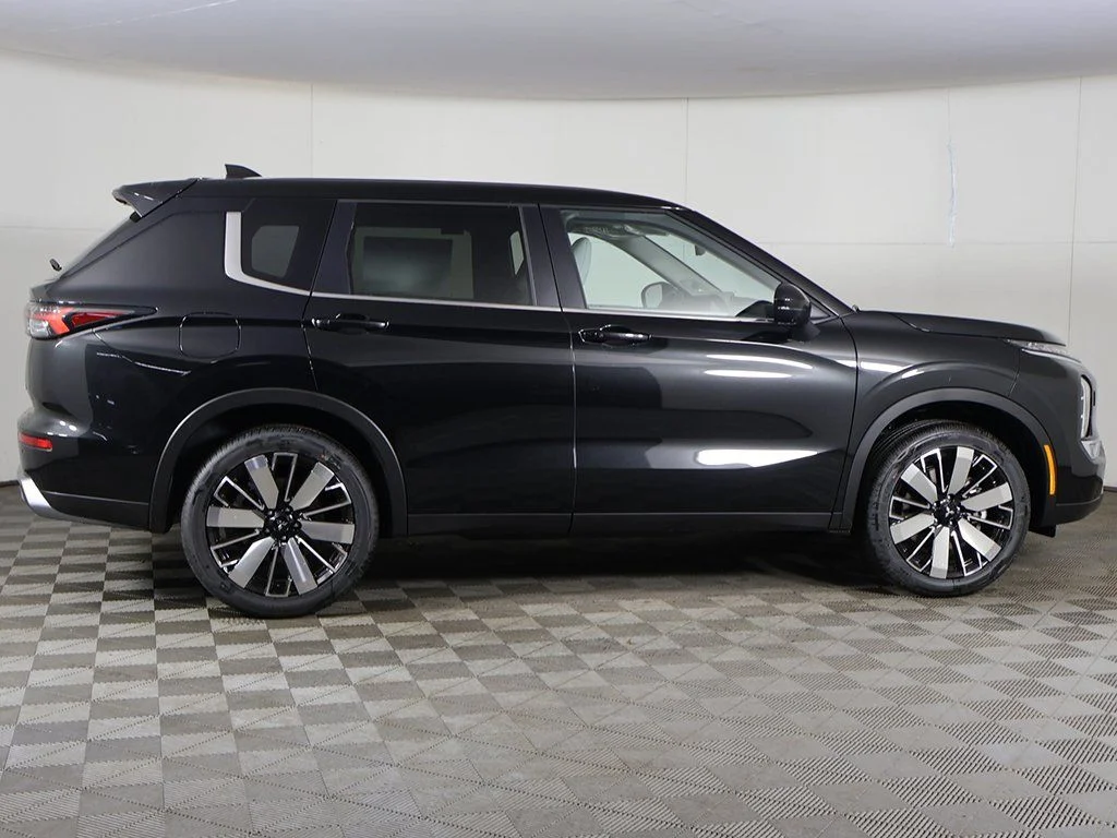 New 2026 Black Mitsubishi SE 1.5T S-AWC image 19