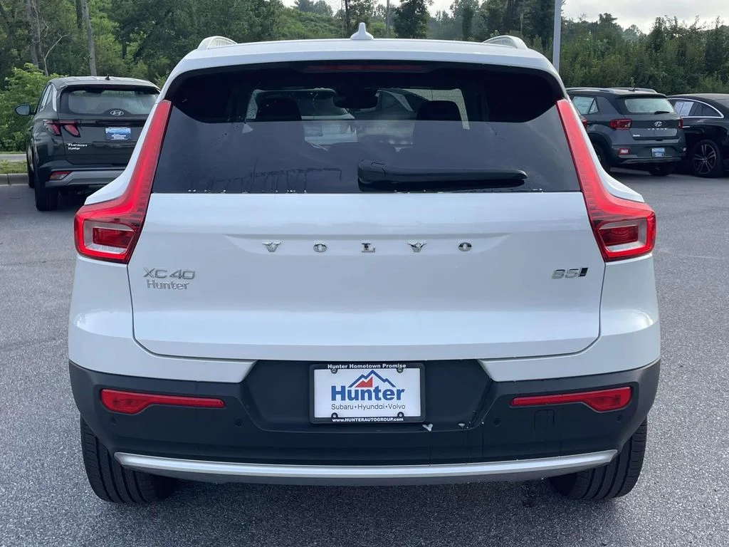 Certified Used 2025 Crystal White Volvo Core image 27