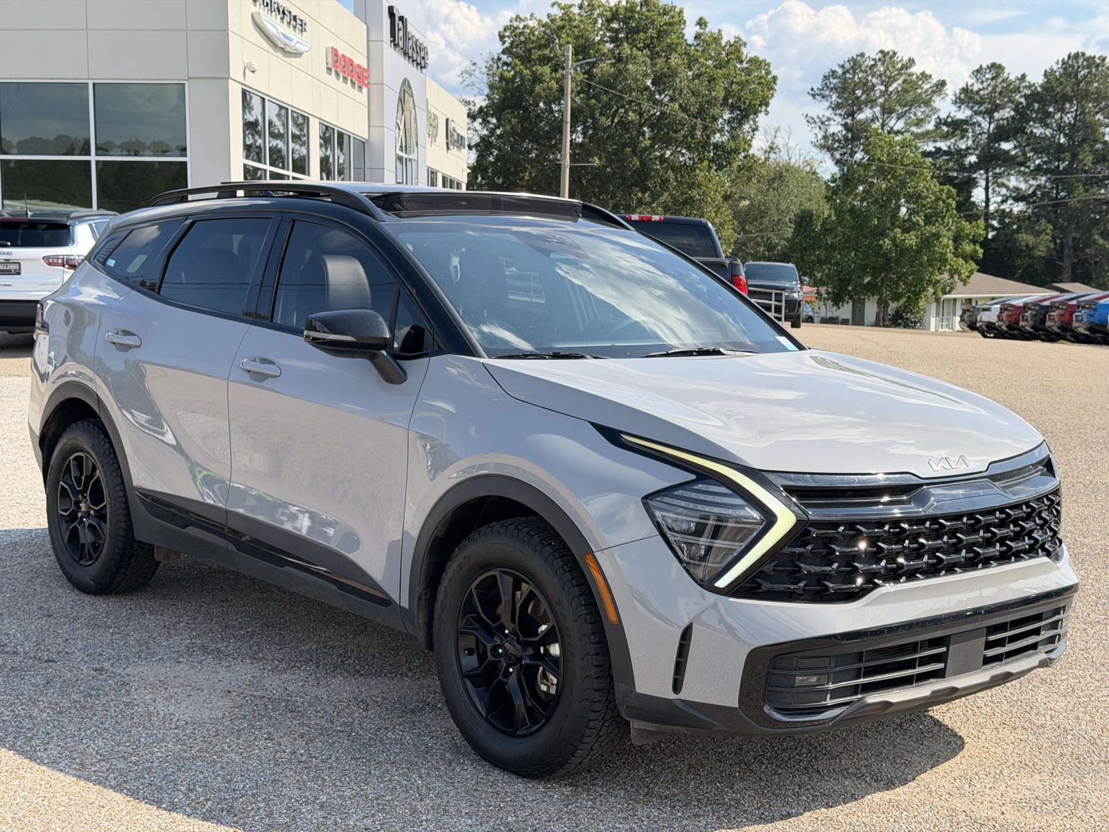 Used 2025 Wolf Gray/Ebony Black Roof Kia X-Pro image 9