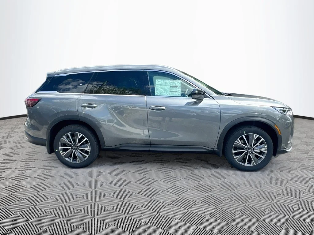 New 2027 GRAPHITE SHADOW INFINITI Luxe FWD image 4