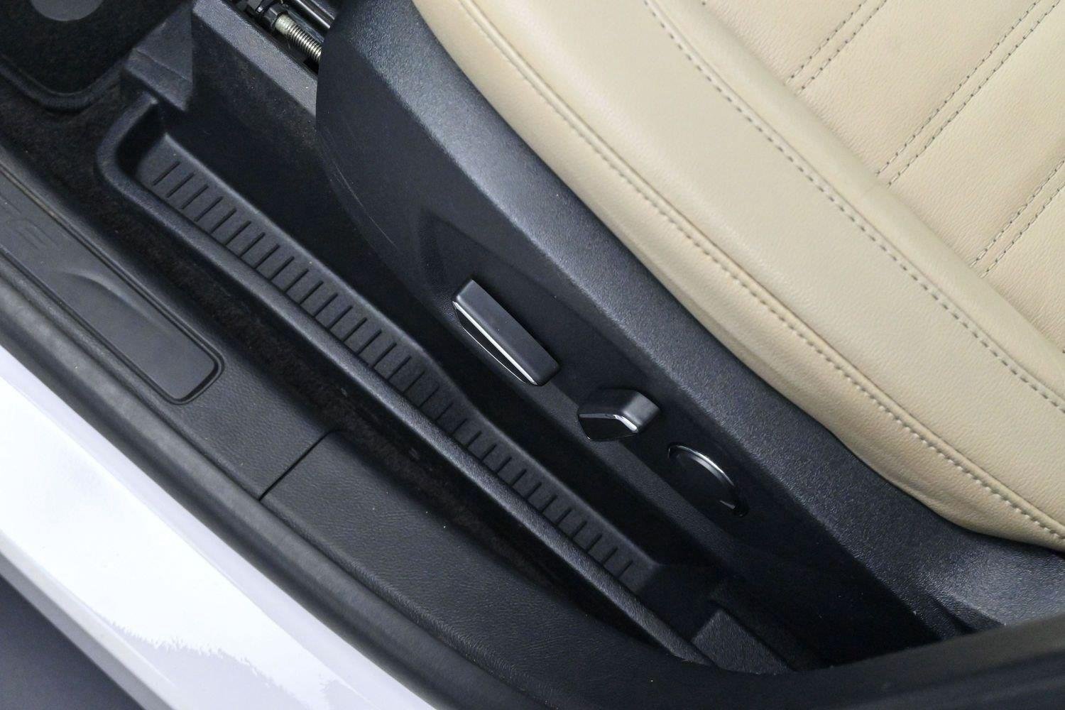Used 2017 White Platinum Metallic Tri-Coat Ford SEL image 14