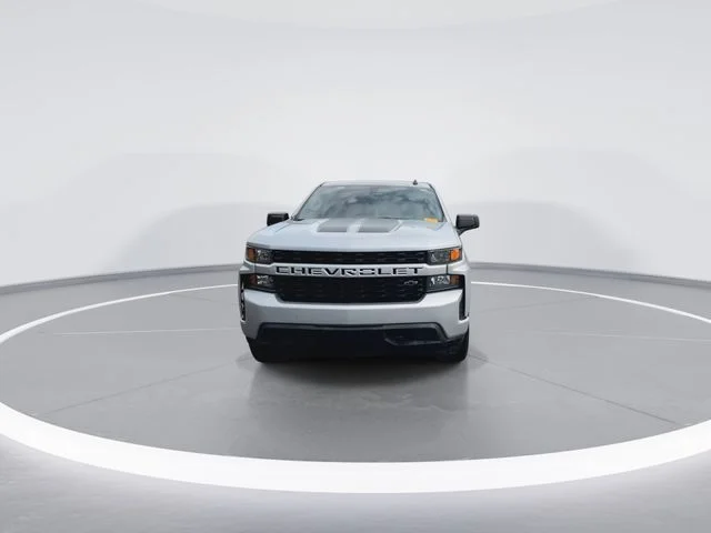Used 2022 Silver Chevrolet Custom image 3