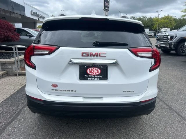 Used 2023 White GMC SLE image 3