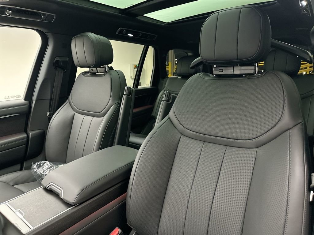 New 2026 Carpathian Gray Premium Metallic Land Rover SE image 10