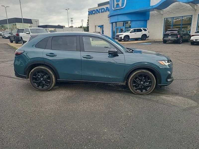 Used 2025  Honda Sport image 6