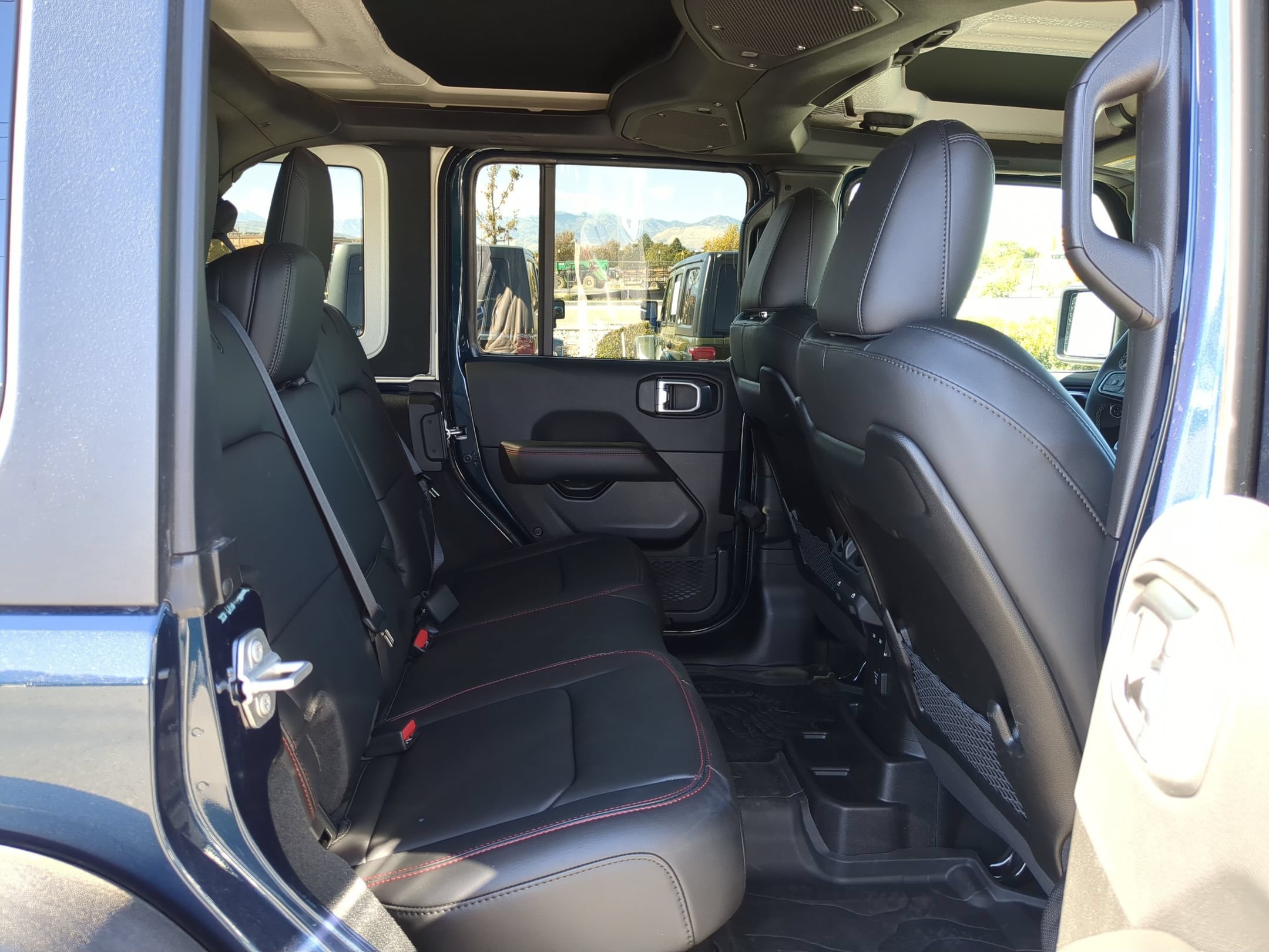 Used 2025 Fathom Blue Pearlcoat Jeep Rubicon image 30