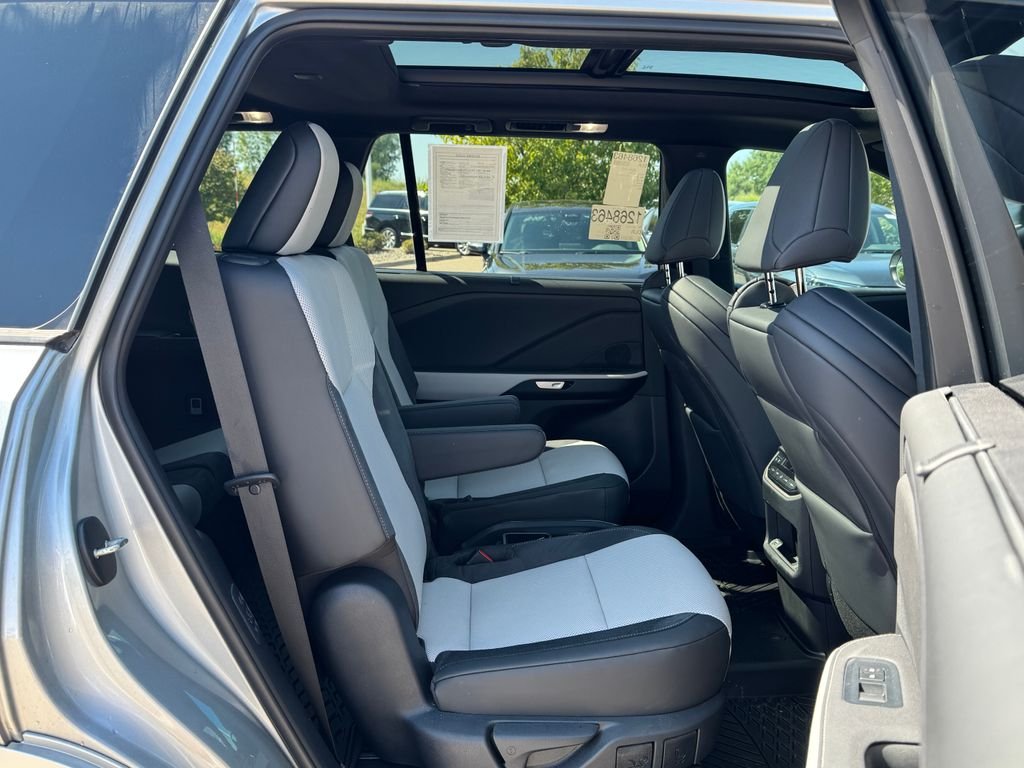 Used 2025 Celestial Silver Metallic Lexus 500h F SPORT Luxury image 19