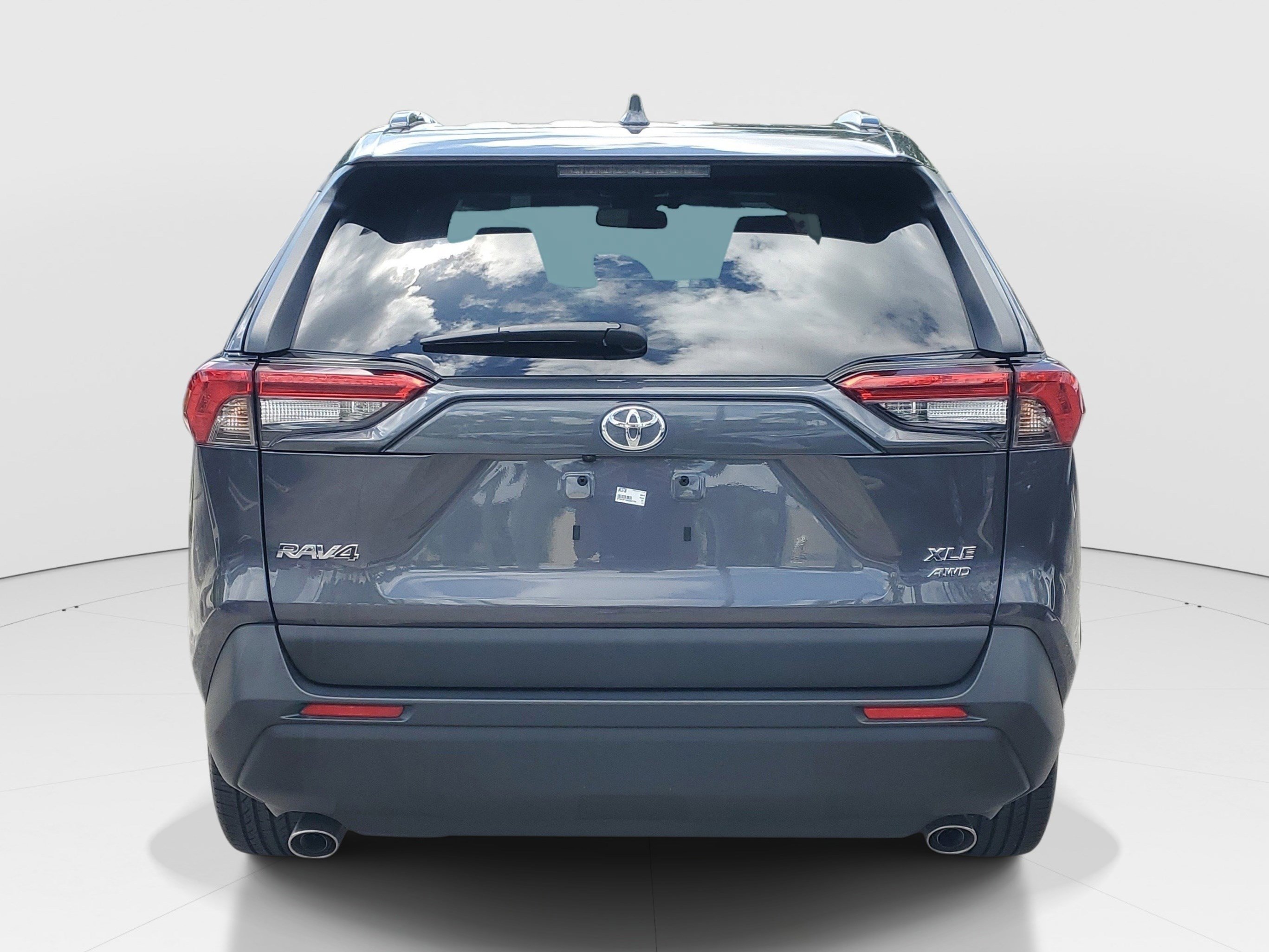 Used 2025 Magnetic Gray Metallic Toyota XLE Premium image 4