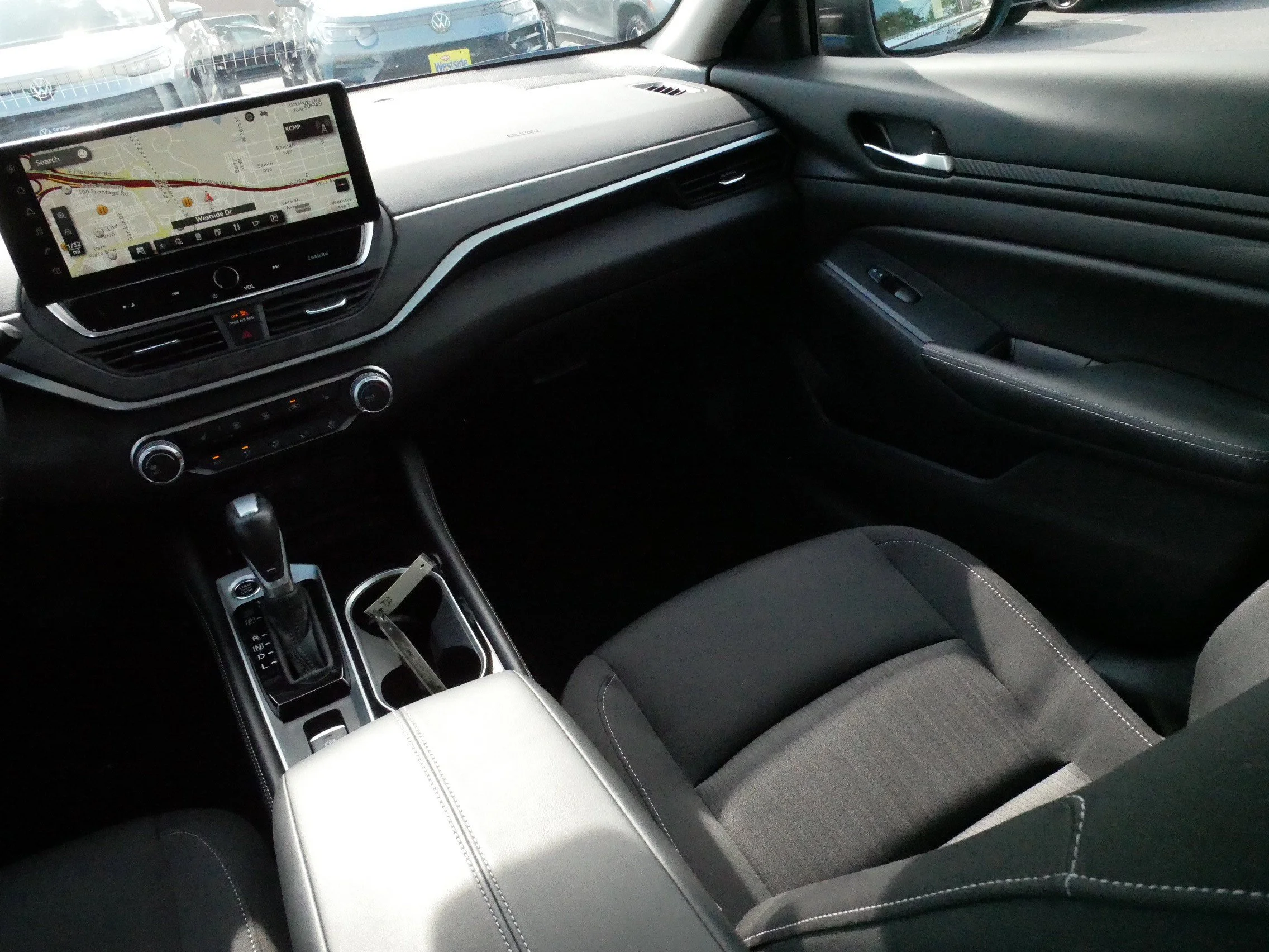 Used 2024 Super Black Nissan 2.5 SV image 12