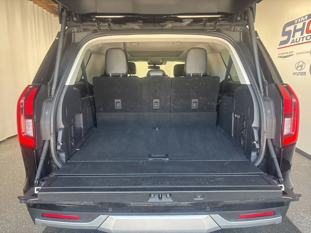 Used 2025 Black Ford Platinum image 8