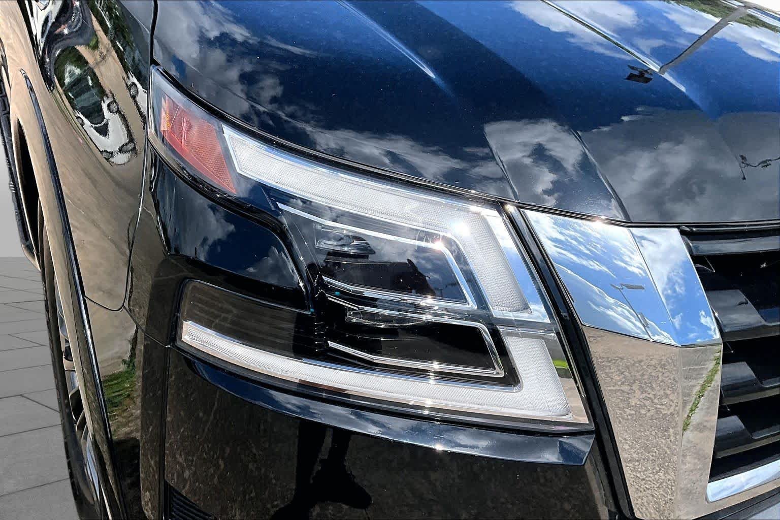 Used 2023 Super Black Nissan Platinum image 26
