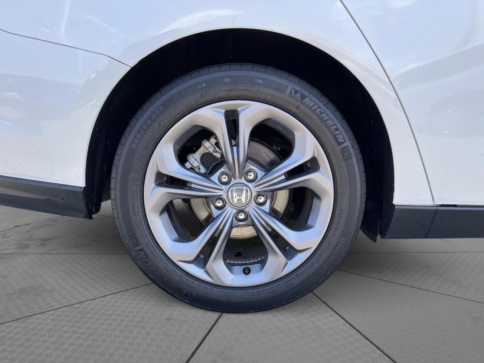 Used 2024 Platinum White Pearl Honda EX image 21