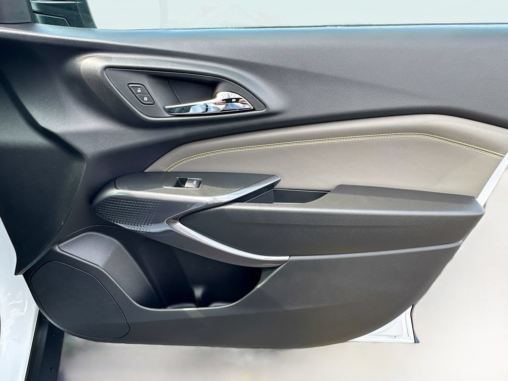 New 2026 Summit White Chevrolet ACTIV image 34