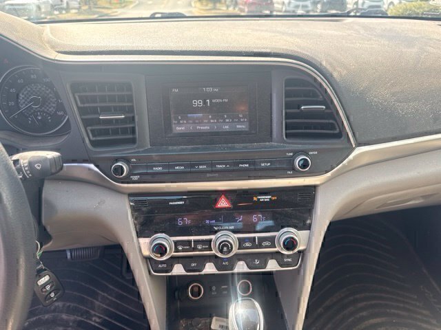 Used 2020 Red Hyundai SE image 16